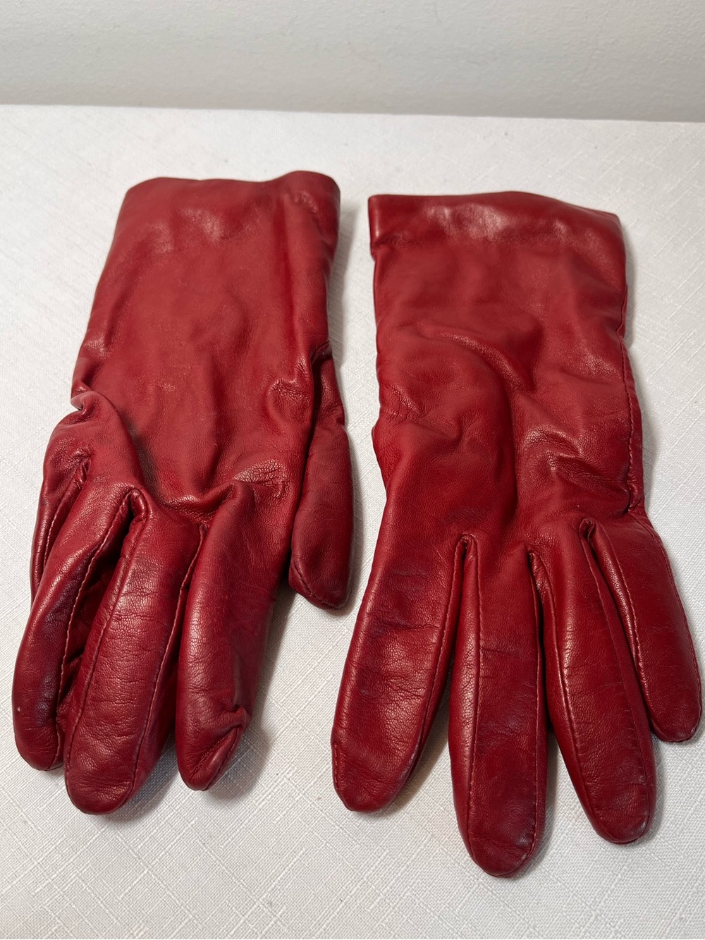 Preston & York Red Leather Gloves
Bold. Classy
Large